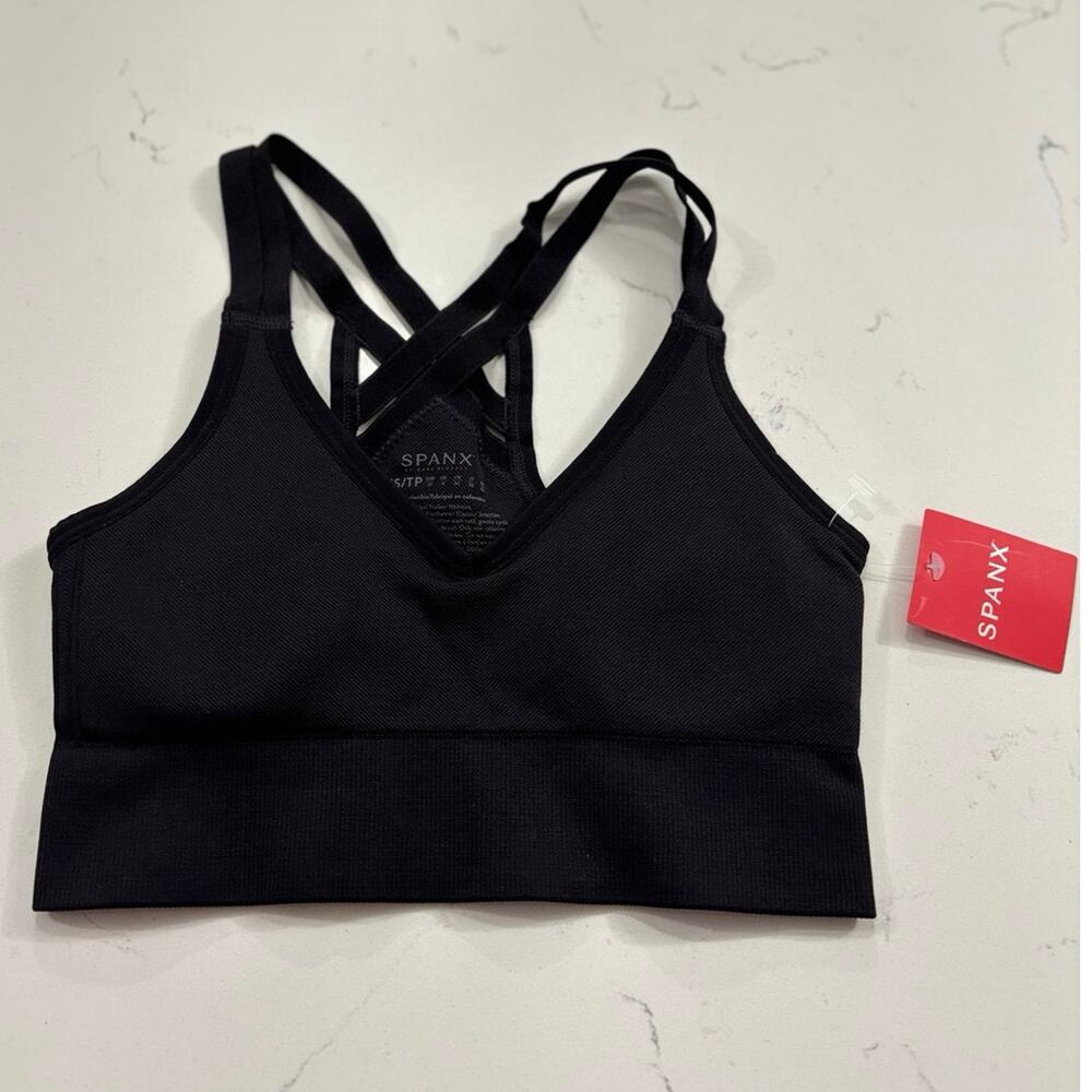 NWT Spanx black low impact athletic sport bra built-in cup liner size M comfort - Picture 3 of 10